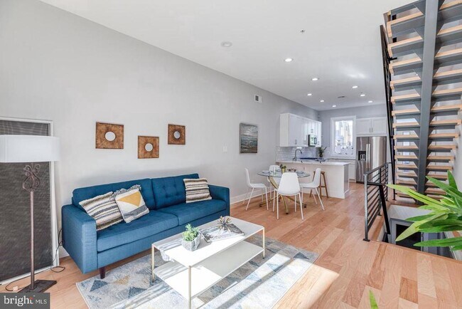 Building Photo - 2636 Latona St