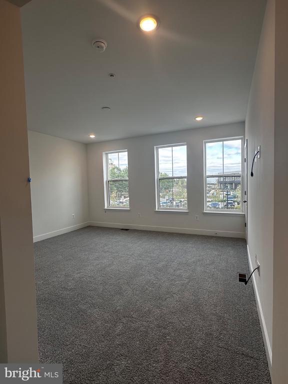 Building Photo - 2504 W Peninsula Dr