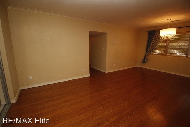 Building Photo - 3 br, 2 bath House - 2108 Oak St