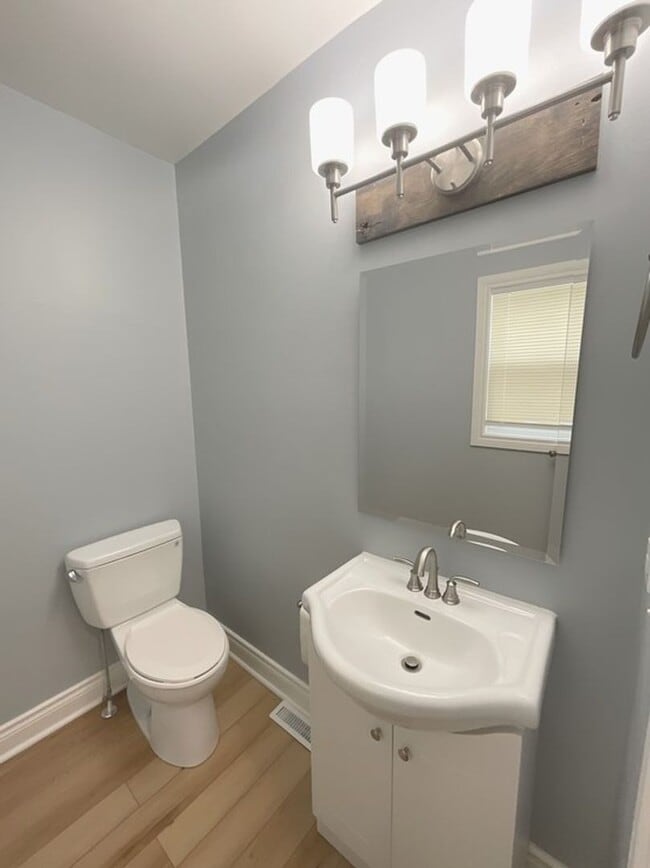 Building Photo - LEASING