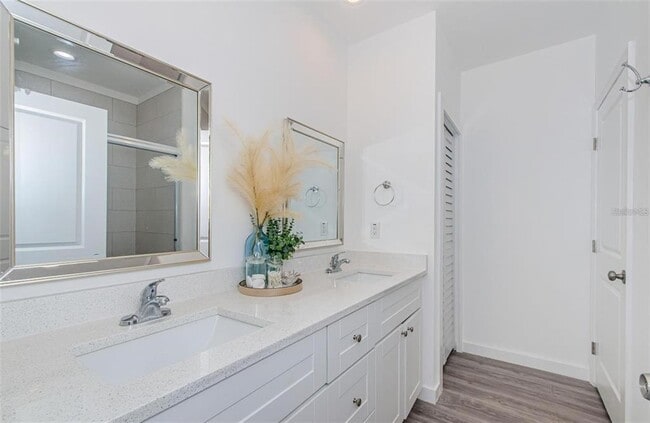 Building Photo - 1954 Freedom Dr