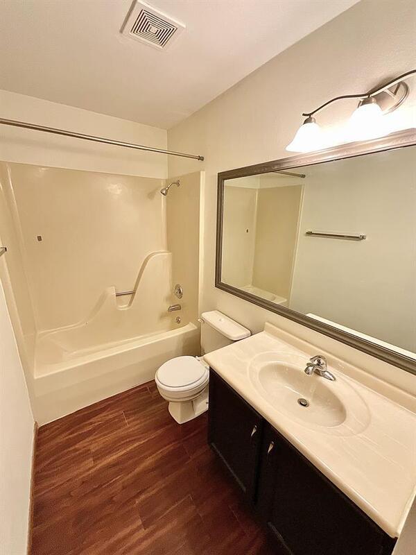 Building Photo - 21 Pepperwood Ct