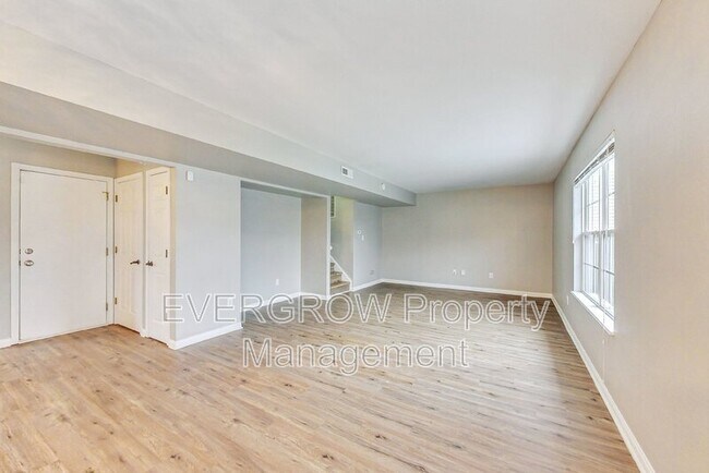 Building Photo - 1115 Spend a Buck Ct