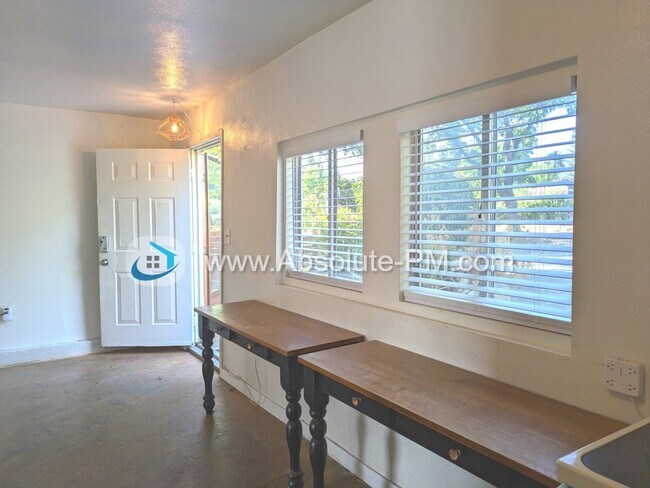 Building Photo - Cozy 1 Bedroom Studio in the Orangevale Ag...