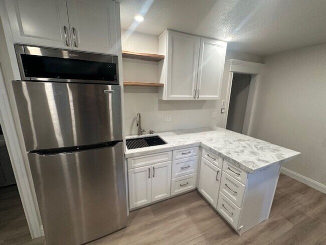 Building Photo - Upscale Secluded Oasis in Bixby - 5 Beds/3.5 Baths - Separate Mother-in-Law Quarters!