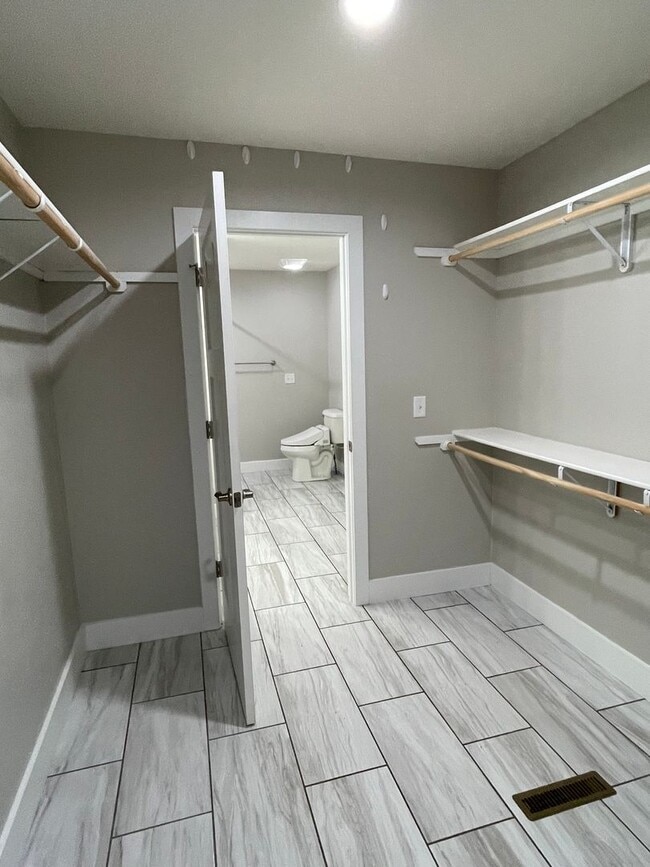 Building Photo - Built in 2020! 3 Bed 2 Bath w/ FENCE and UF Walk Out Basement