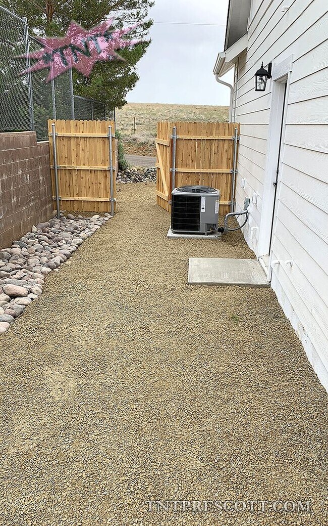 Building Photo - Home in Prescott Valley