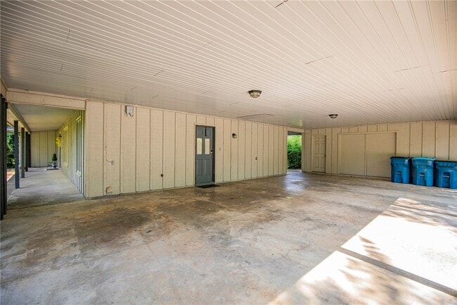 Building Photo - 107 NW Winfield Ln