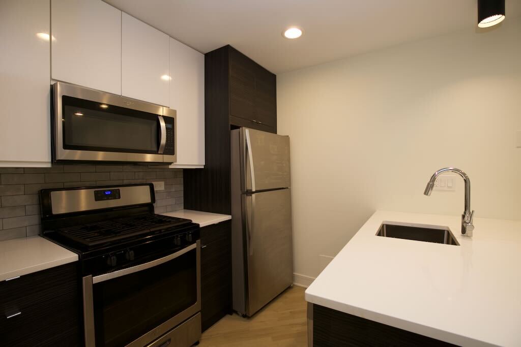 Building Photo - 949 W Grace St