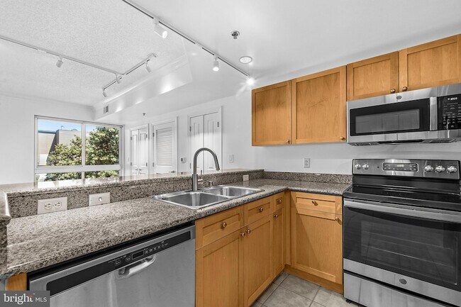 Building Photo - 777 7th St NW