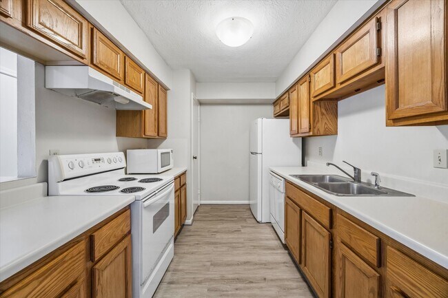 Building Photo - 12755 Mill Ridge Dr