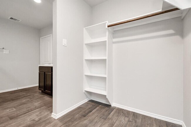 Building Photo - 9882 Laurel Lake Dr