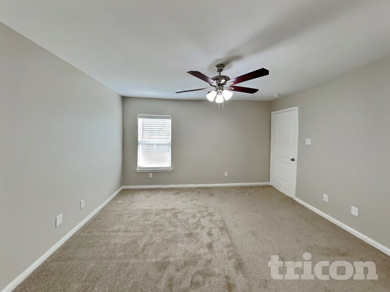 Building Photo - 32608 Decker Creek Dr