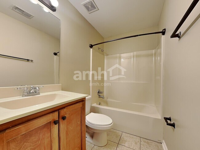 Building Photo - 5883 Savannah Pky