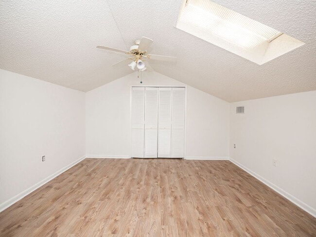 Building Photo - South Lakeland Duplex!