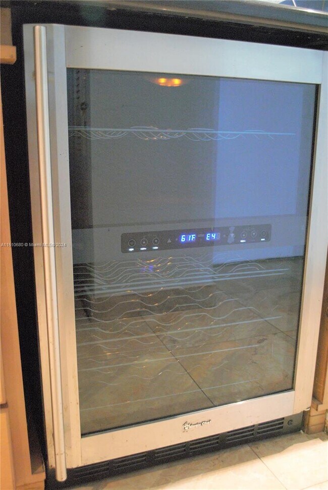 Building Photo - 1717 N Bayshore Dr