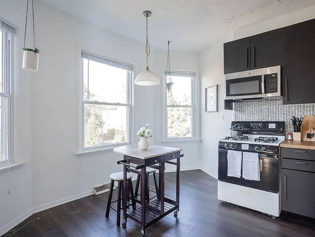 Building Photo - Michigan Ave