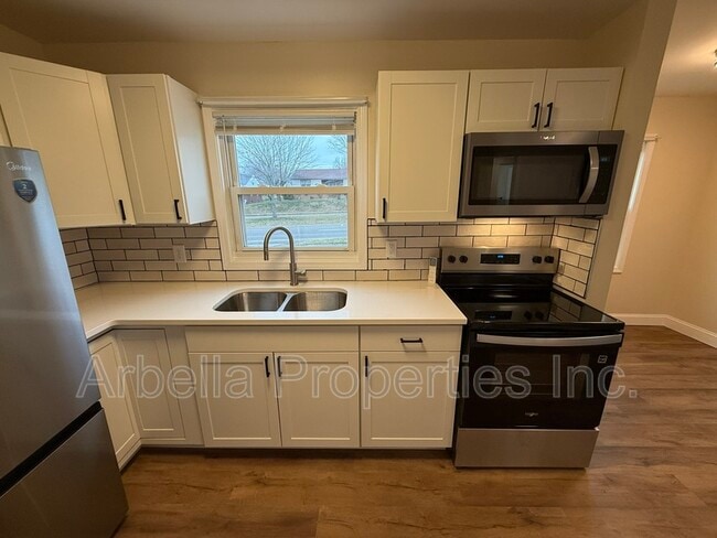 Building Photo - 1101 N Wilcox Dr