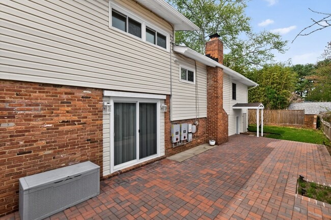 Building Photo - 2000 McAuliffe Dr