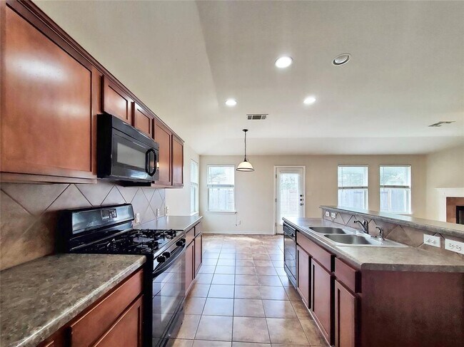 Building Photo - 15109 Fernhill Dr