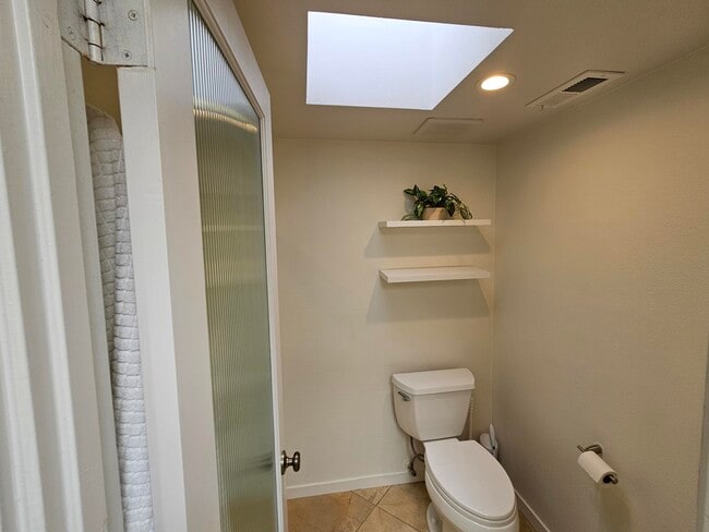 Building Photo - 2501 N Indian Canyon Dr