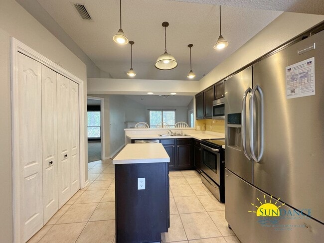 Building Photo - Cul-de-Sac Charm: Beautiful 4 Bedroom Home in Mary Esther Near Beaches and Bases!