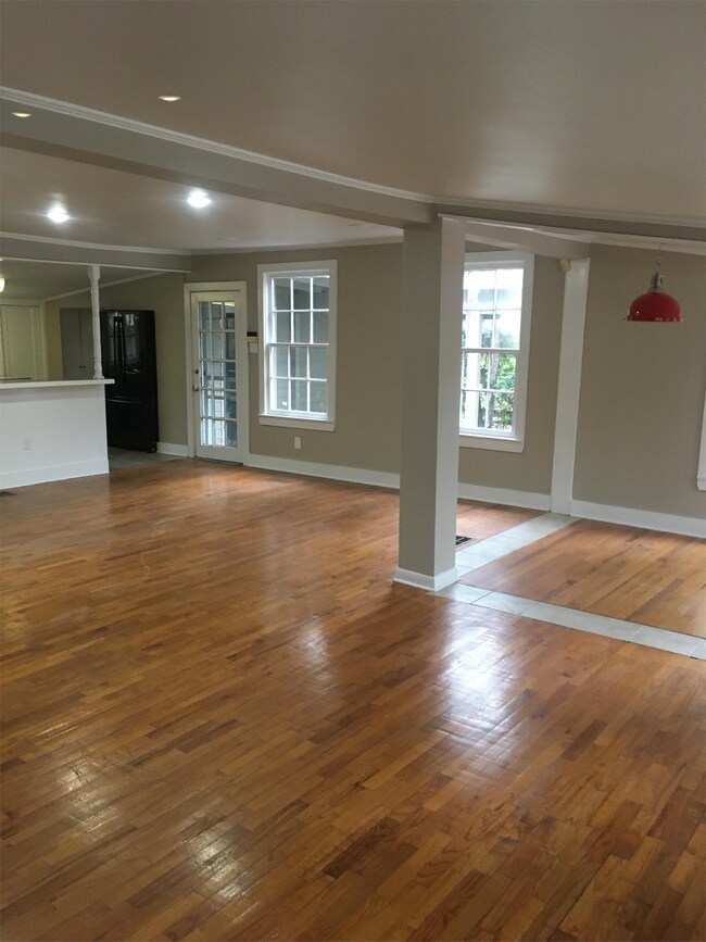 Building Photo - 104 Lepont St