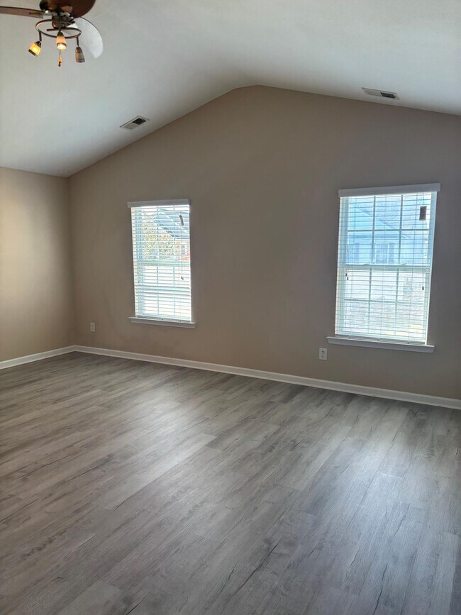 Building Photo - 1825 Polaris Dr