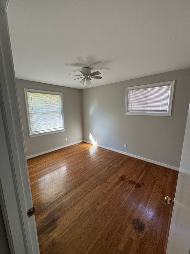 Building Photo - Charming 3 bedroom home in West End Manor ...