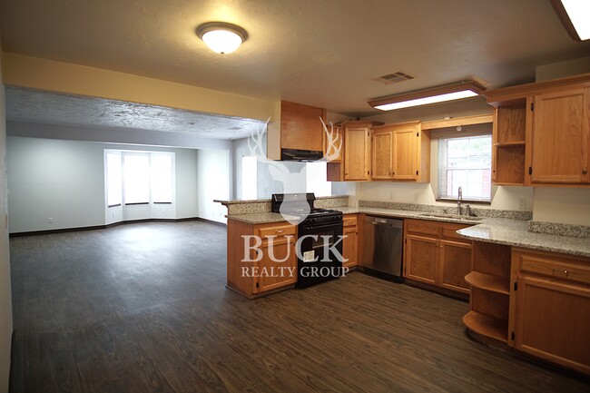 Building Photo - 211 E Harmon Dr
