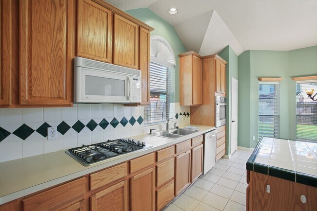 Building Photo - 8305 Spinnaker Bay Ln