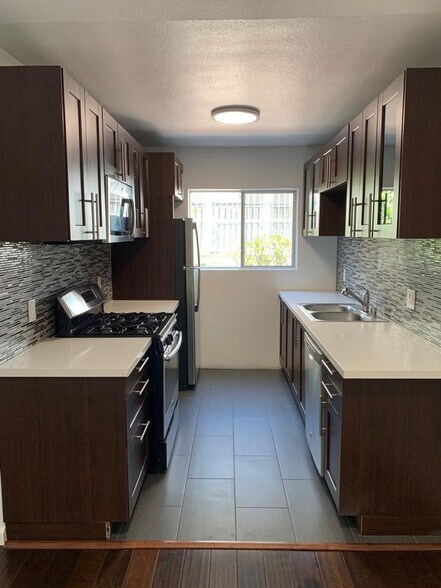 kitchen 3 - 8843 Alcott St