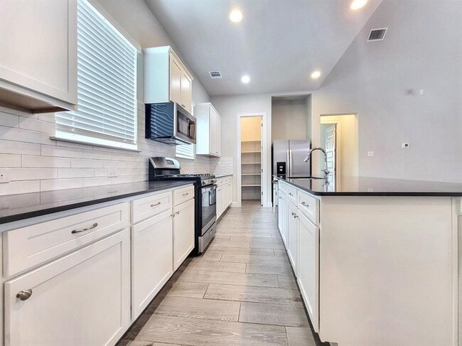 Building Photo - 601 C-Bar Ranch Trl