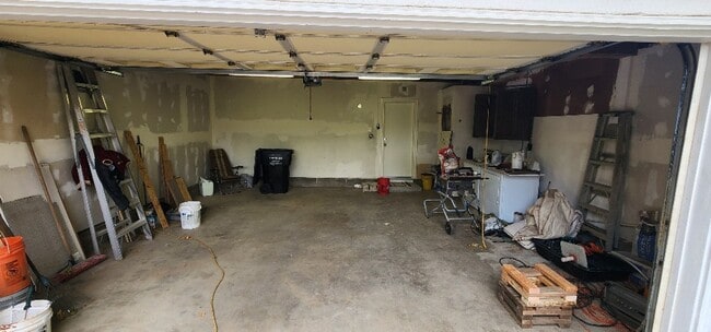 Building Photo - Updated Fair Oaks Beauty!