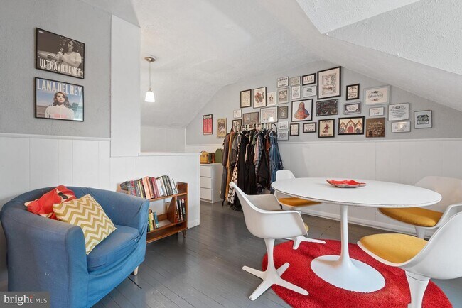 Building Photo - 153 E Ross St