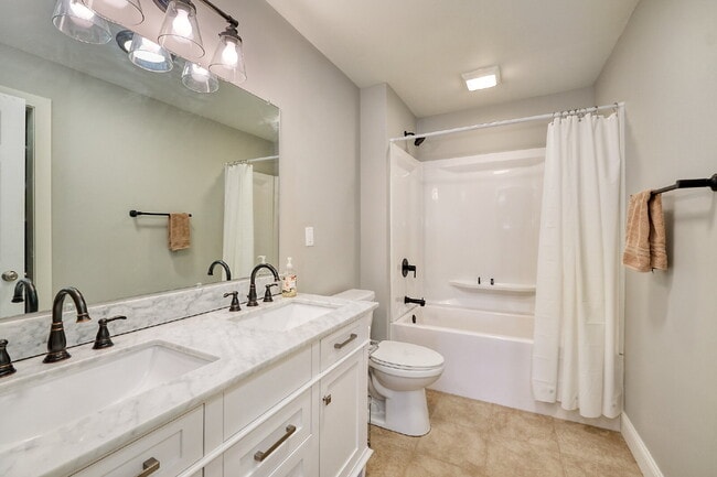 Building Photo - Charming 3-Bedroom Retreat with Finished Basement & Cozy Fireplace in Shoreview!