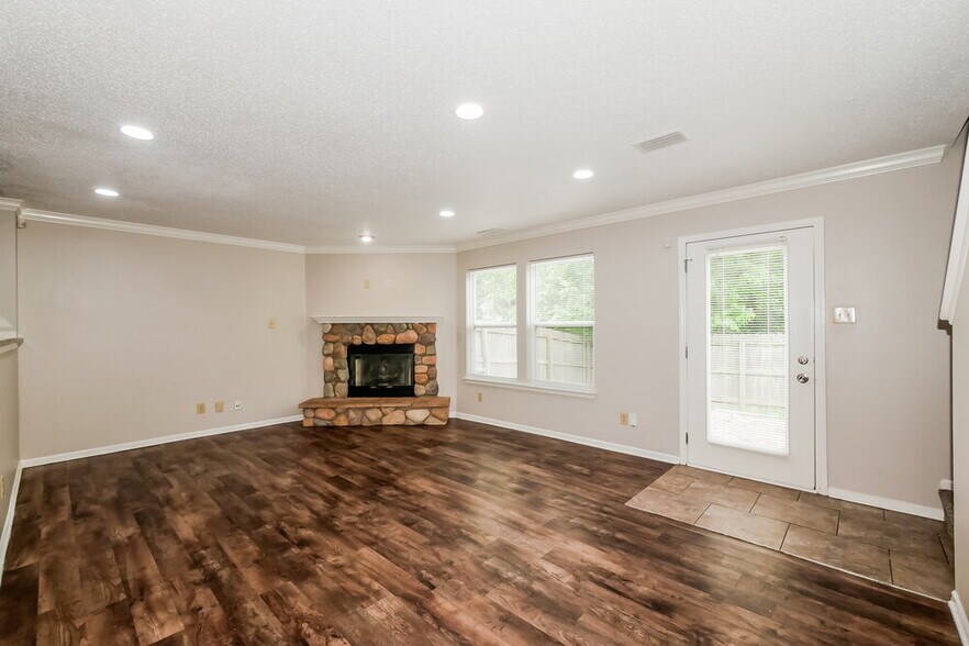 Building Photo - 2331 Layton Ln