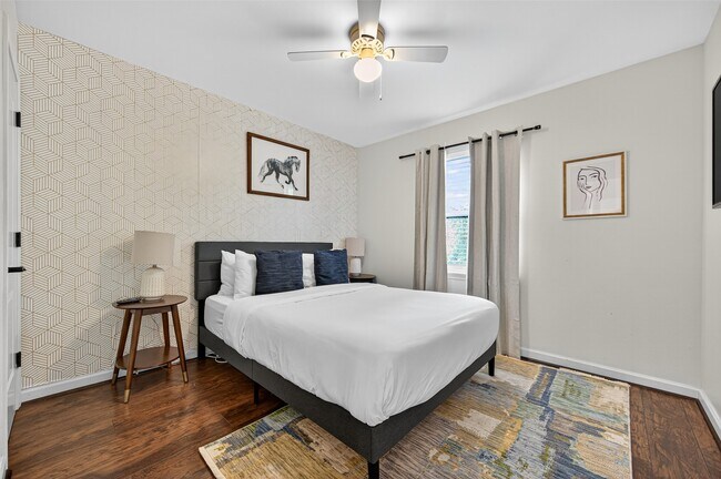 Building Photo - 2212 Rosewood St