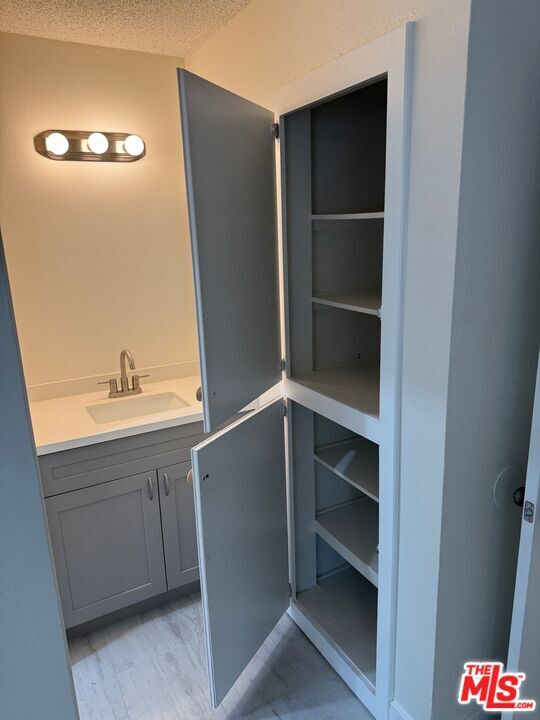 Building Photo - 428 S Grand View St