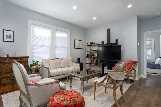 Building Photo - Montford Furnished Rental