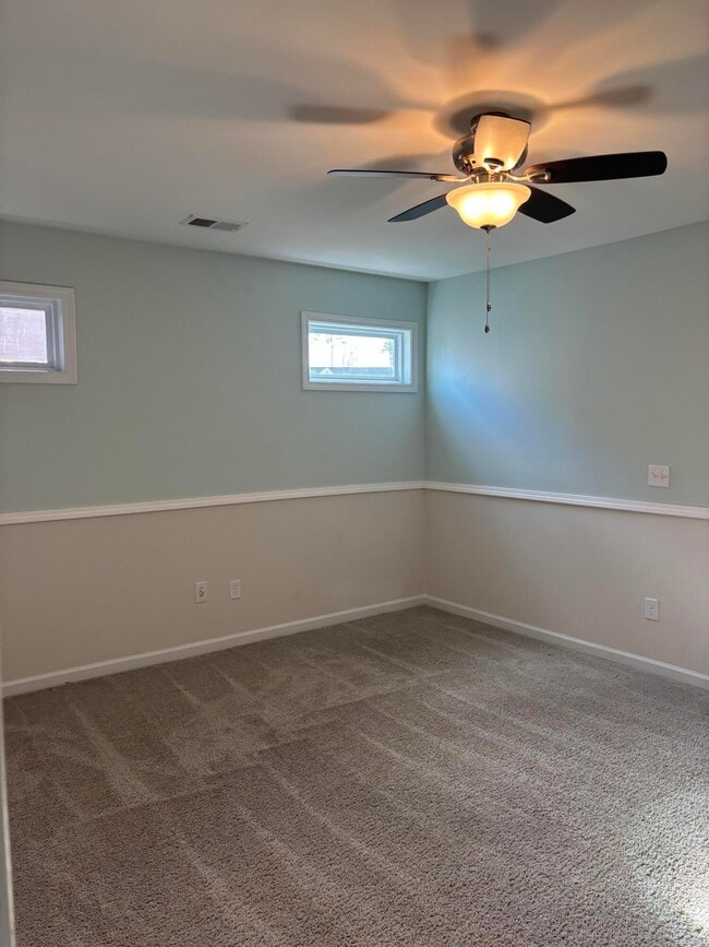 Building Photo - 335 Niblick Dr