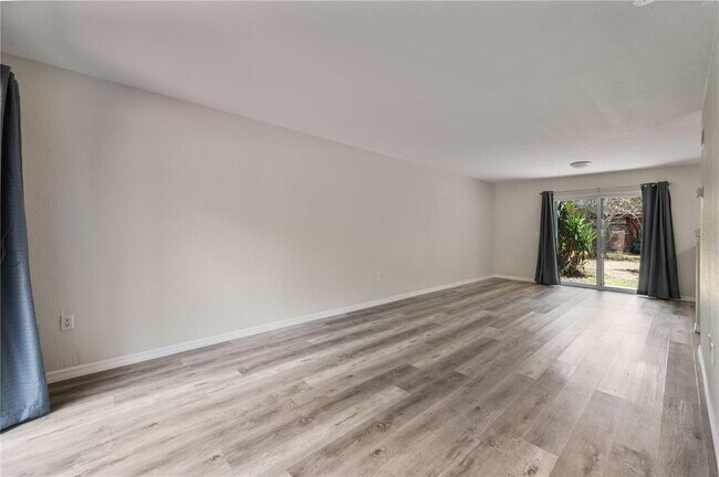Building Photo - 1836 N Crystal Lake Dr