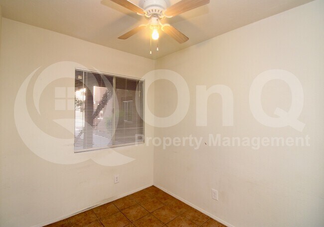 Building Photo - 1810 E Blacklidge Dr