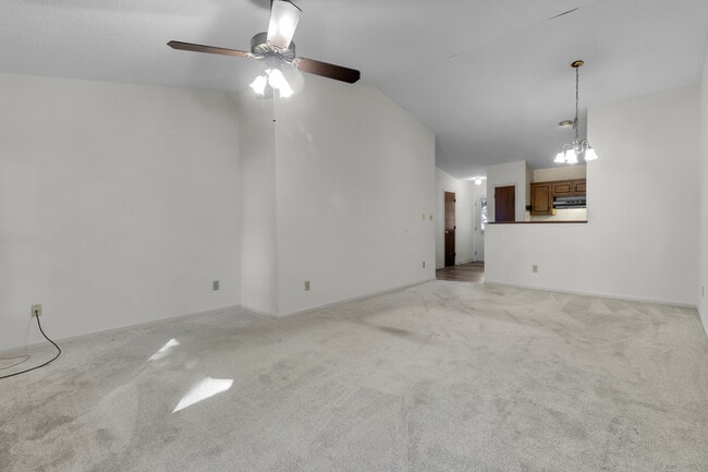 Building Photo - 1615 RaceTrack Rd