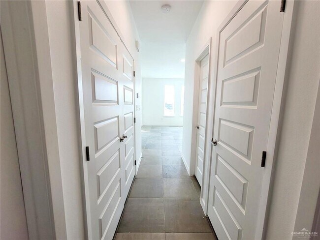 Building Photo - 19 Bella Costa Dr