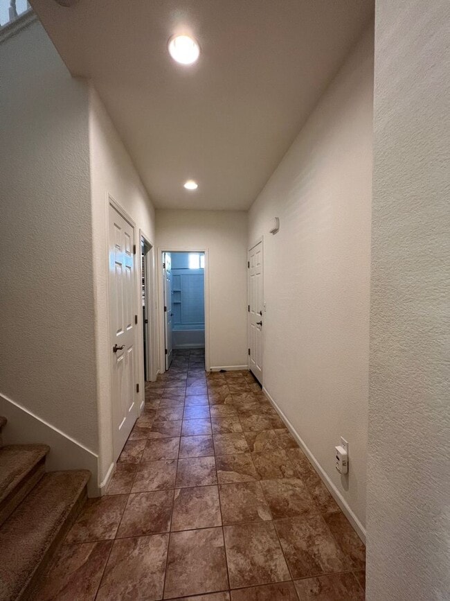 Building Photo - Desirable 4 Bed 3 Bath 2-Story Home in Folsom