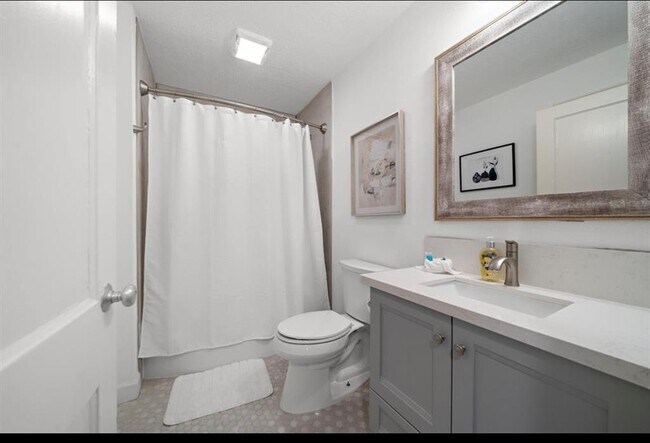 Building Photo - 1629 Castle Ct