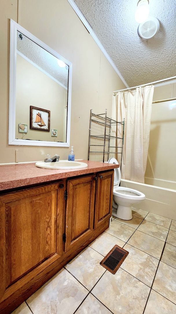 Building Photo - 19610 Alta Vista Dr