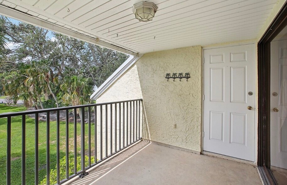 Building Photo - 7300 Sunshine Skyway Ln S