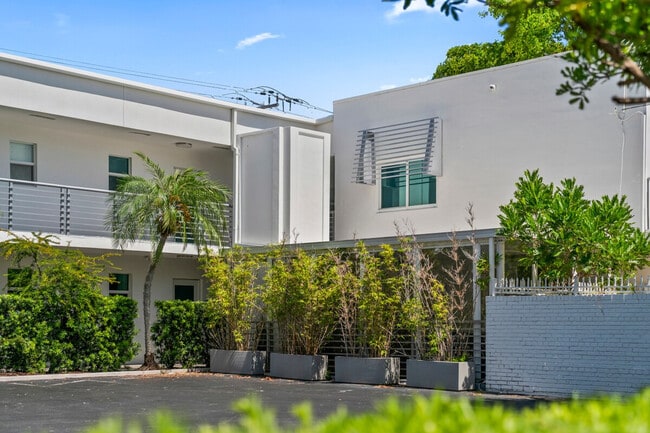 Building Photo - 400 N Ocean Blvd